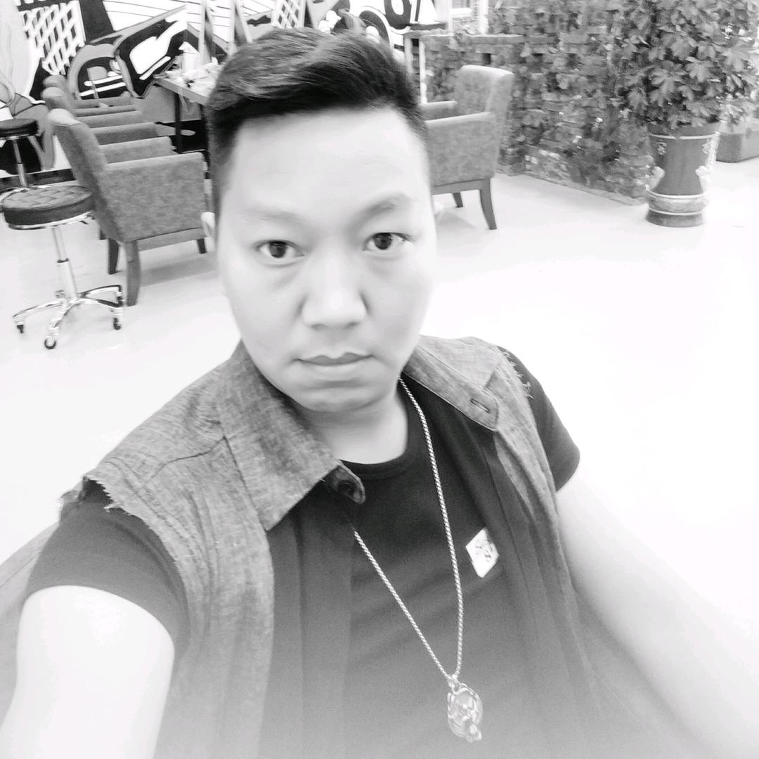 金手发艺(金手理发4S店)