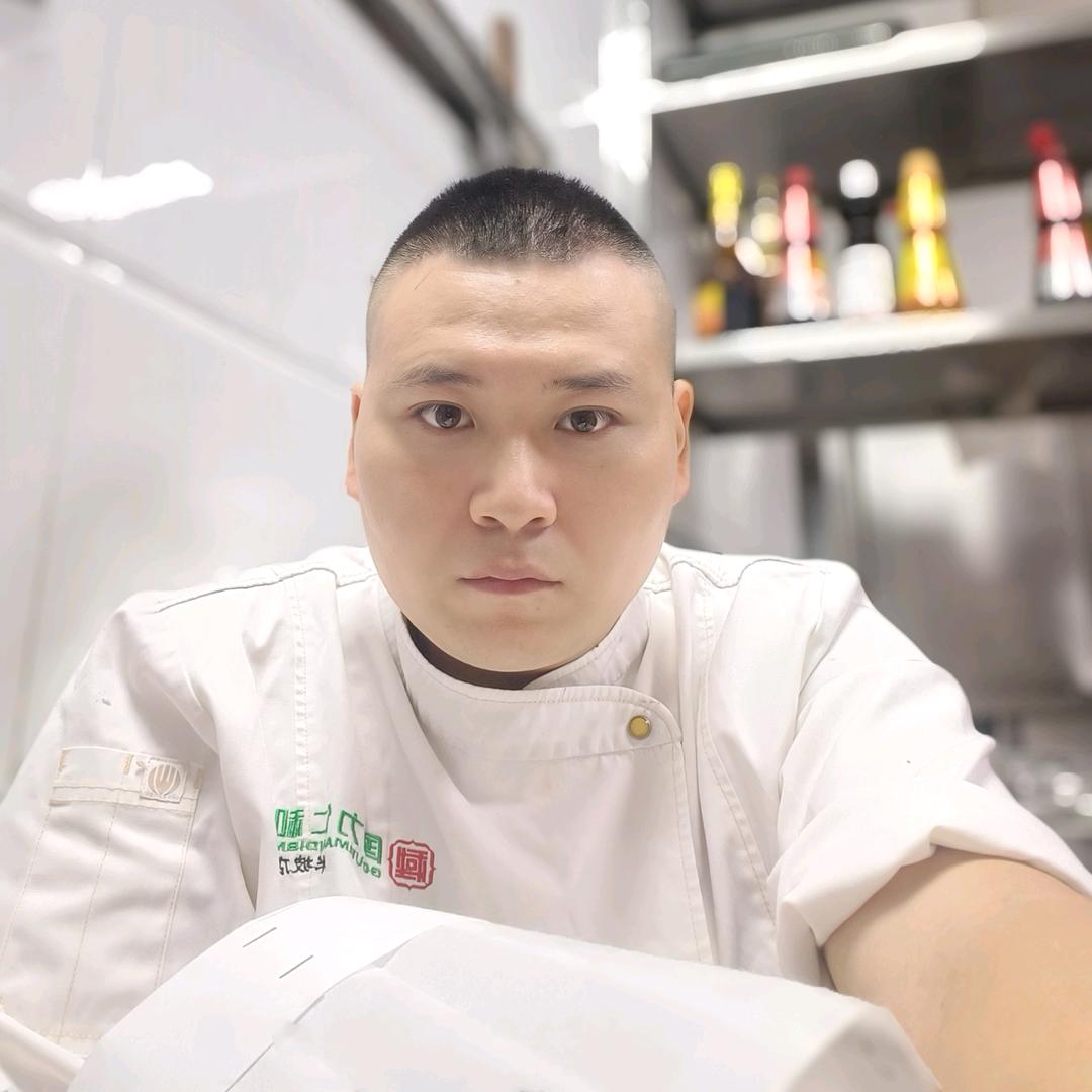 雄，中国