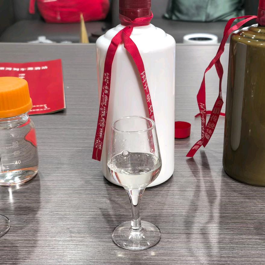 中年秃顶的酒鬼穷光蛋