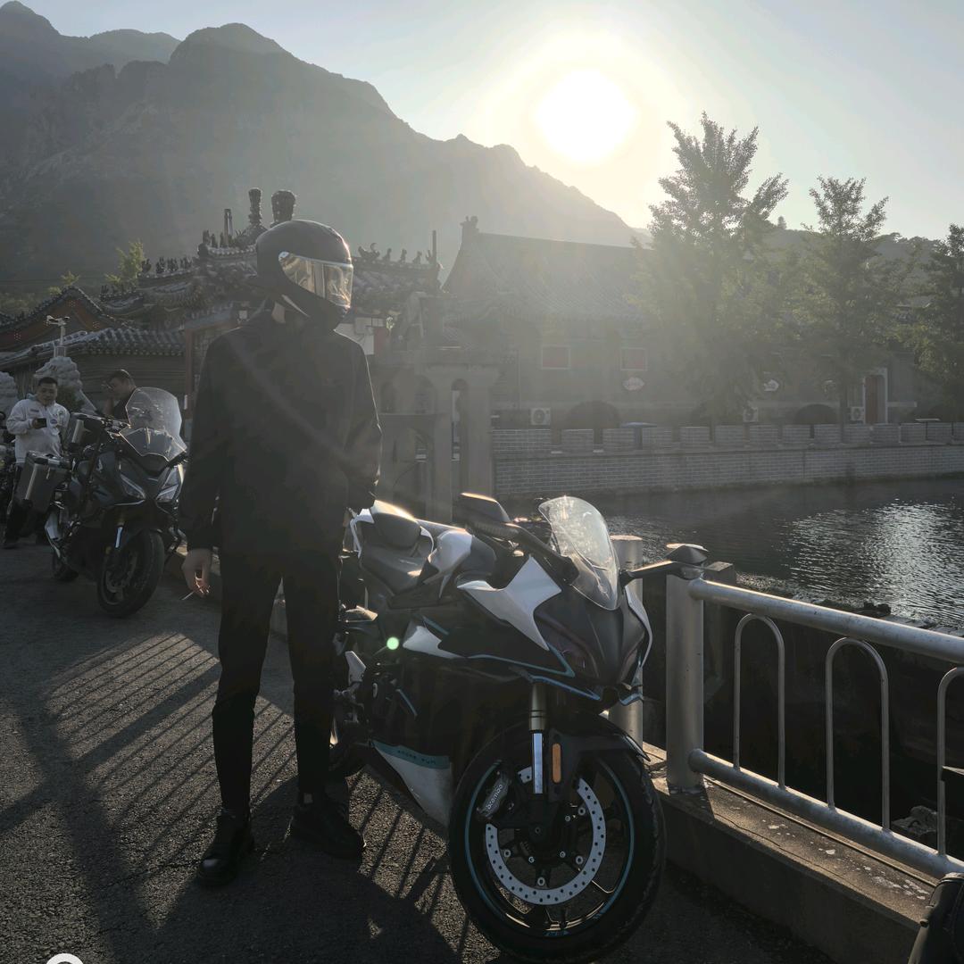 心事全在脸上.🚶🏻‍♂️