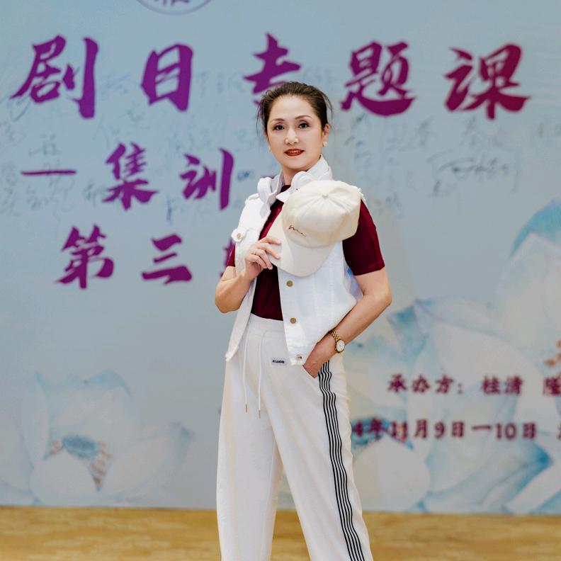 形体礼仪媛媛
