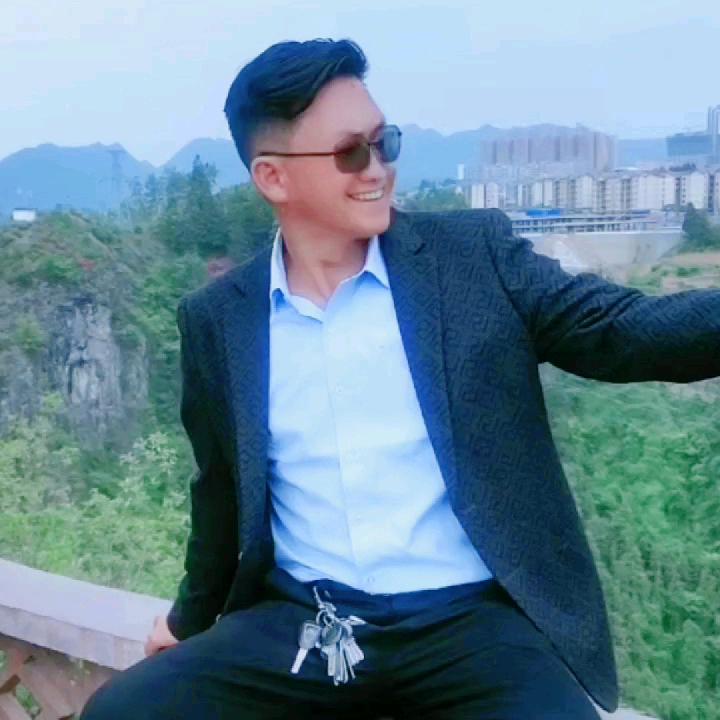小伍弟〈开播号在主页〉贵州哥