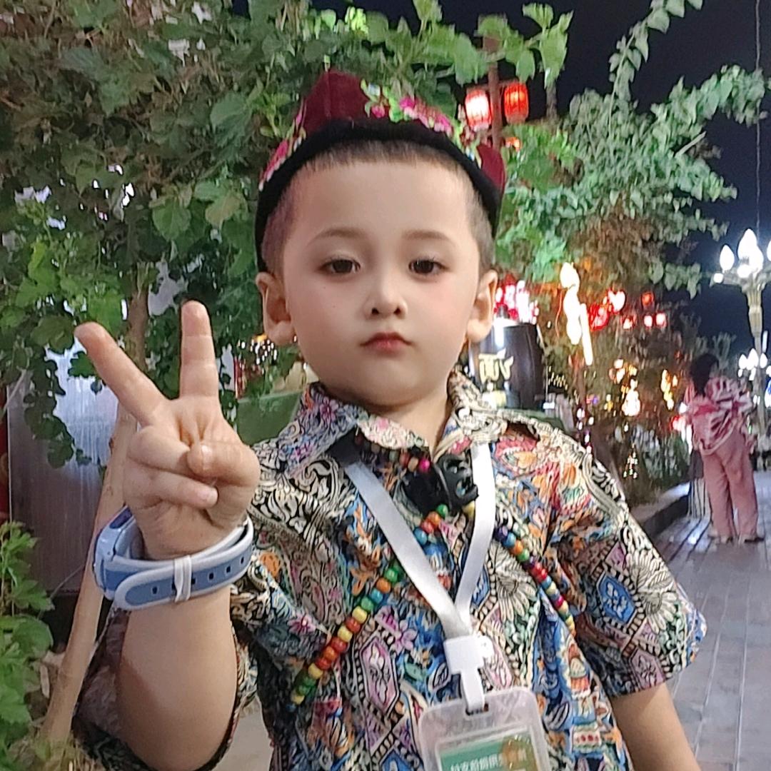 阿勒屯古街最小的老板
