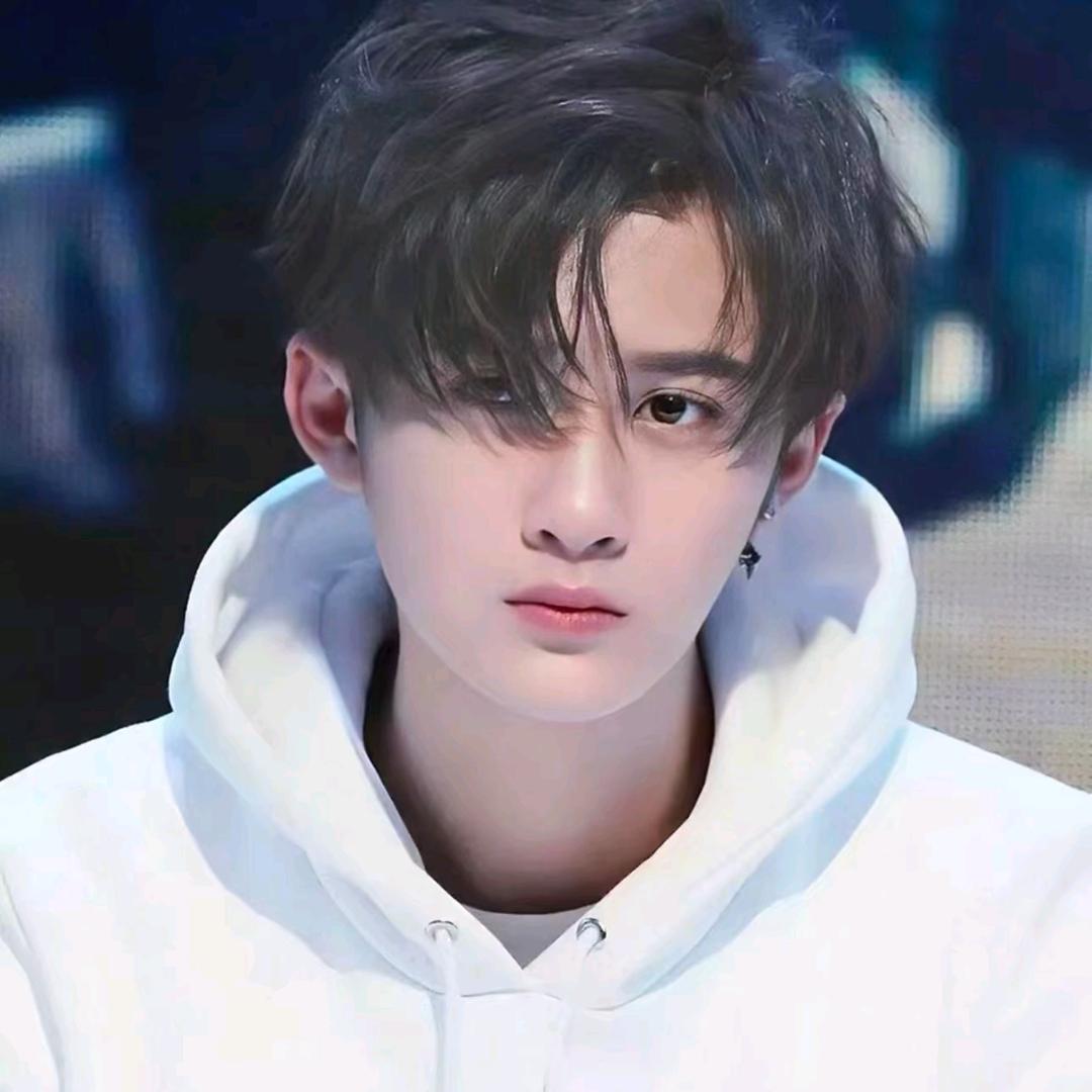 爱撸铁的小炭火🐾