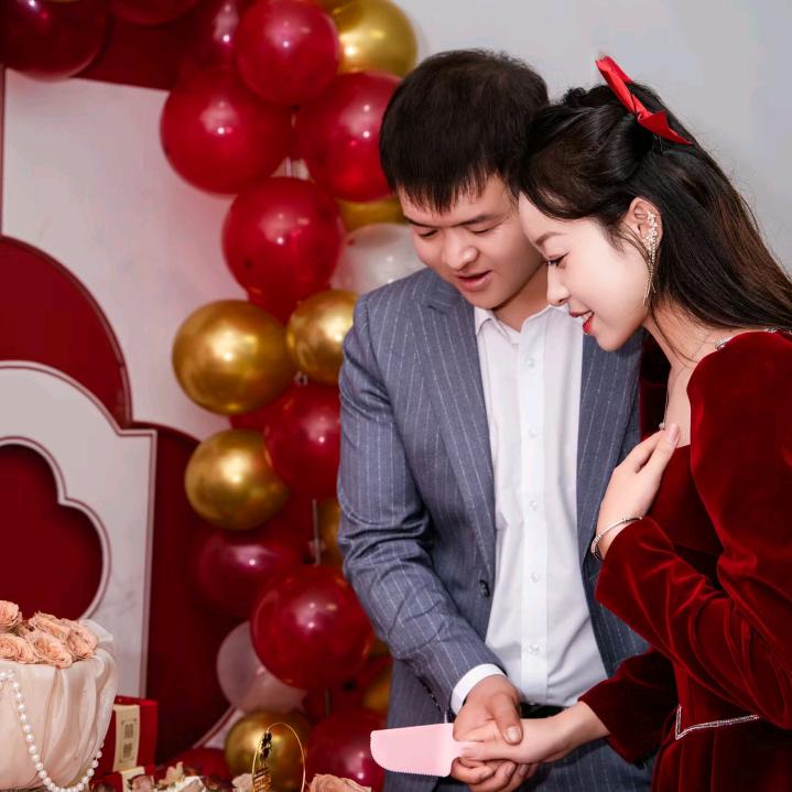 Mᥫᩣ𝙇👩‍❤️‍💋‍👨头像