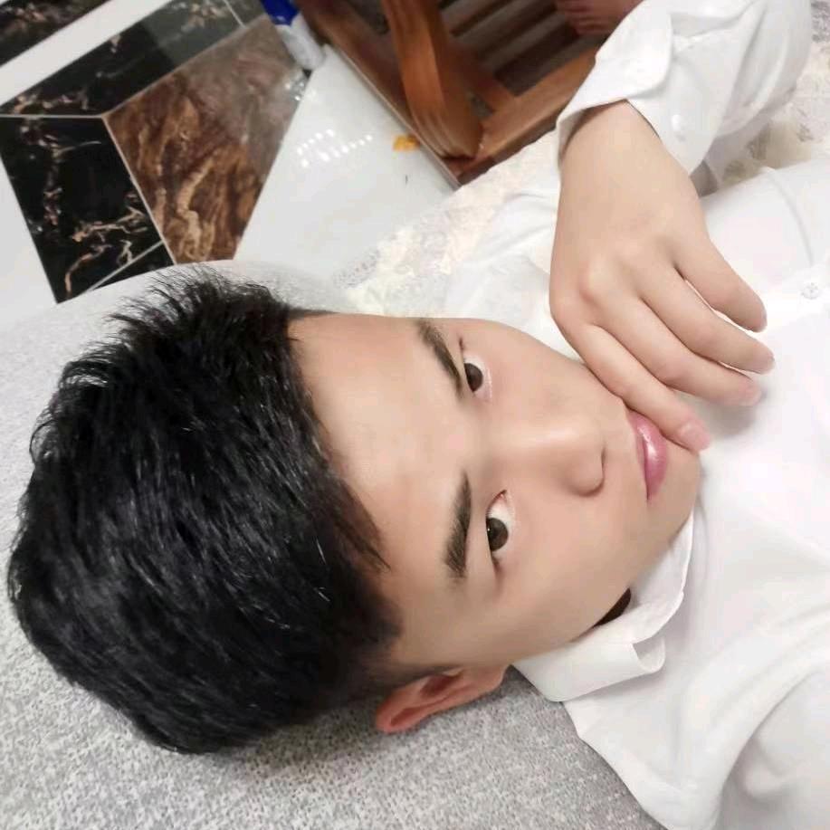 爱笑的男孩
