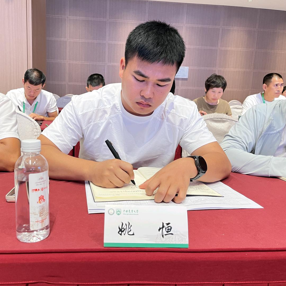 爱运动的（村干部）