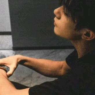 彳