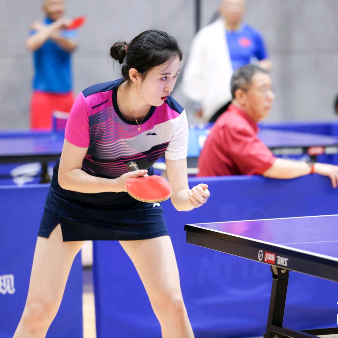 高维怡爱打乒乓球