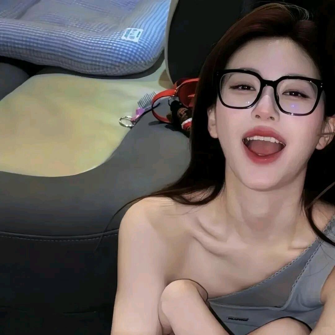 江月眠眠🦋🍿🍻🍟🍔🍕🥩🍗