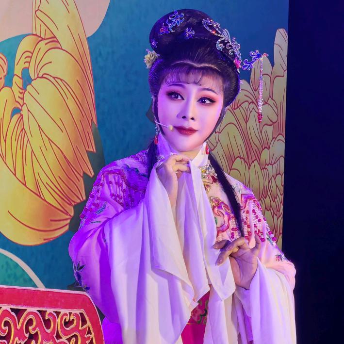 一个热爱化妆的美甲师（燕儿）