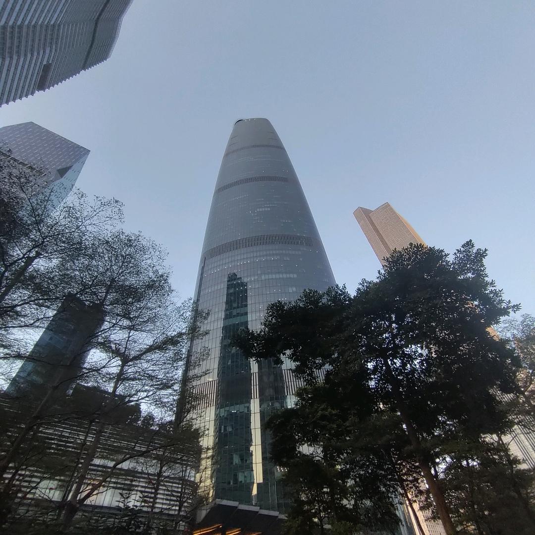 卢伟冰哈