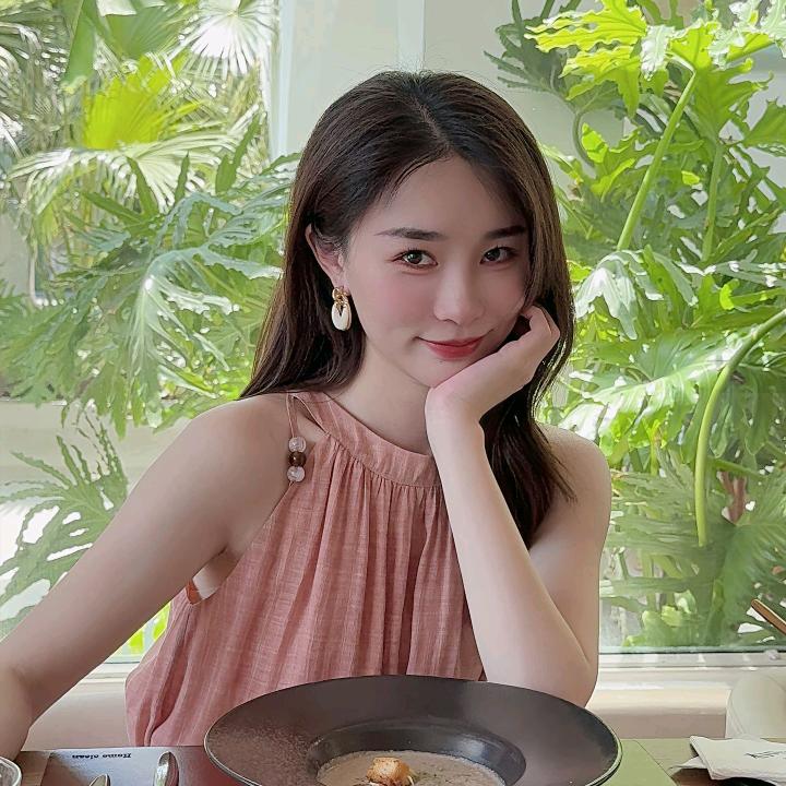 邱莹莹（直播好物分享）