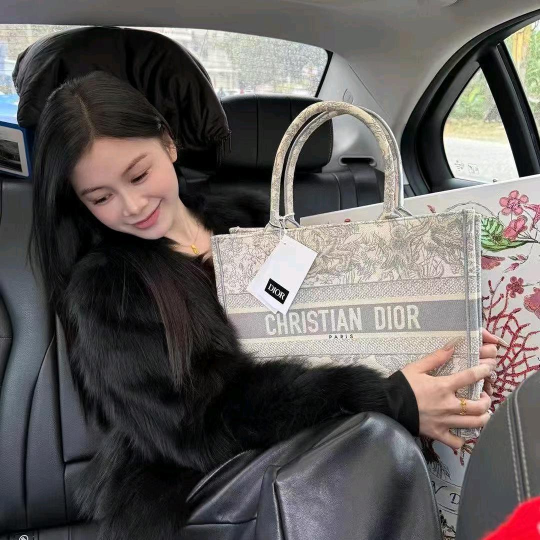 王英综合零售超市