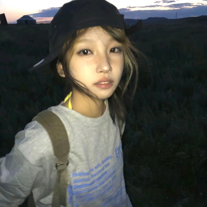 琪^