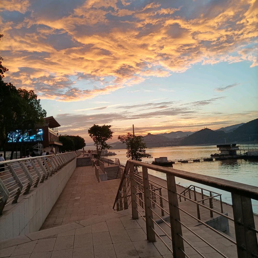 清枫锁烟城