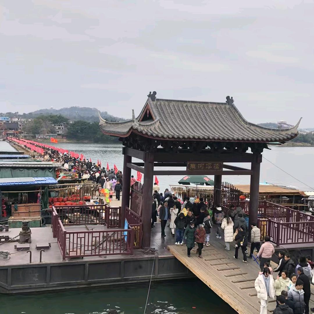 西梅在路家嘴撸串