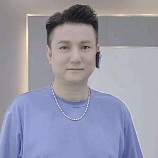 南昌E+造型百盛店阿达