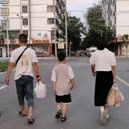 老扁的红烧肉盖饭十块钱一份