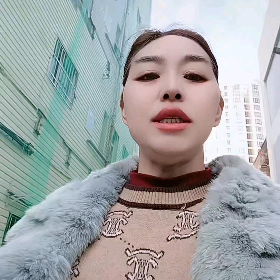 鸿运姐(早上7点10分开播)首播第一天。