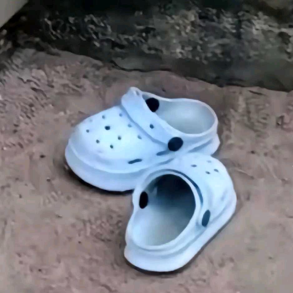 朻