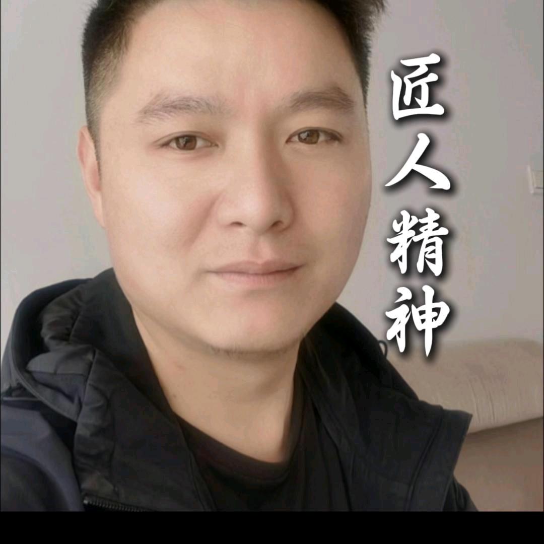 尹师傅雕刻手串