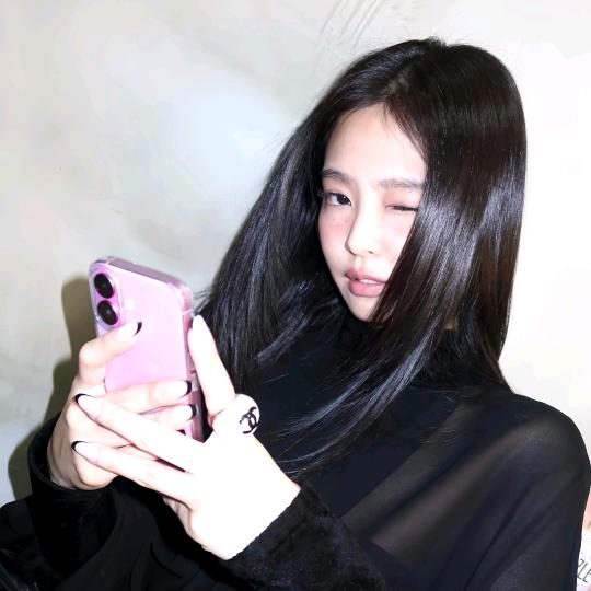 邵天 笑头像