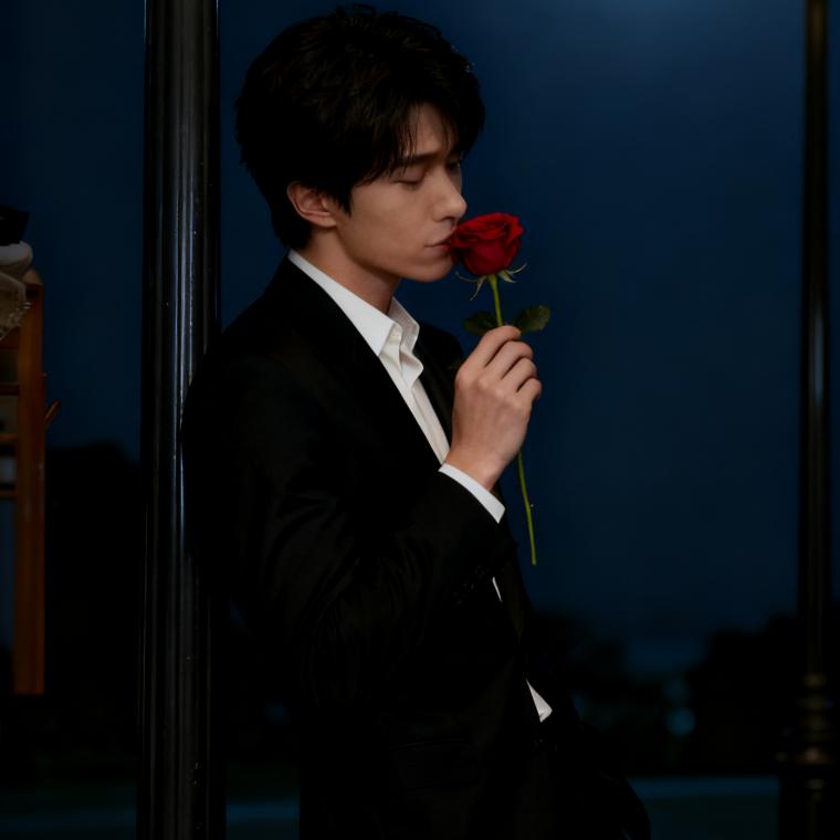 六块腹肌的纯情男大