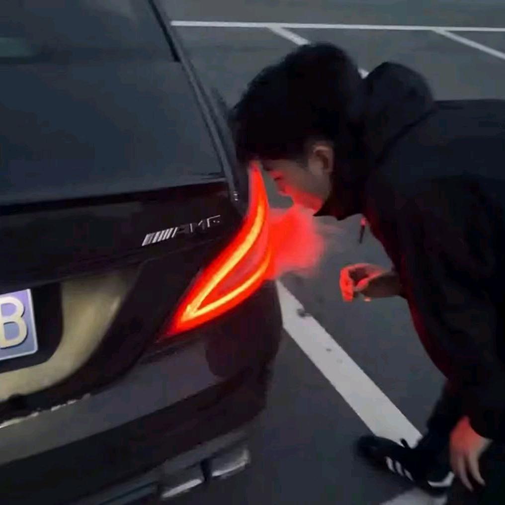 神色如常的伊苏特穆尔头像