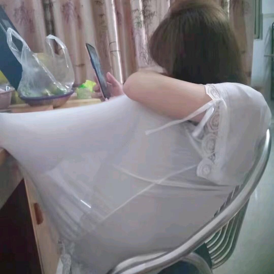 W 苛莹