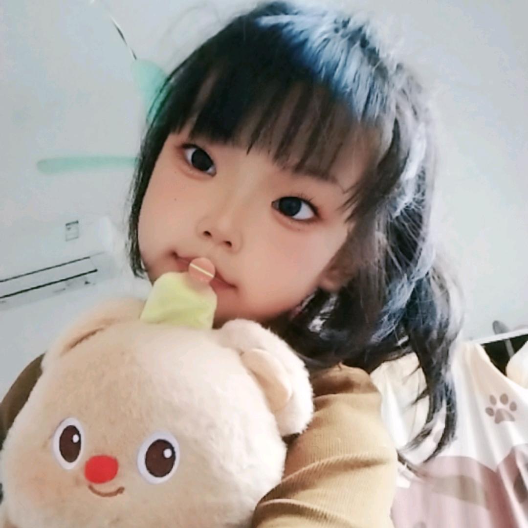 会笑的眼睛真美