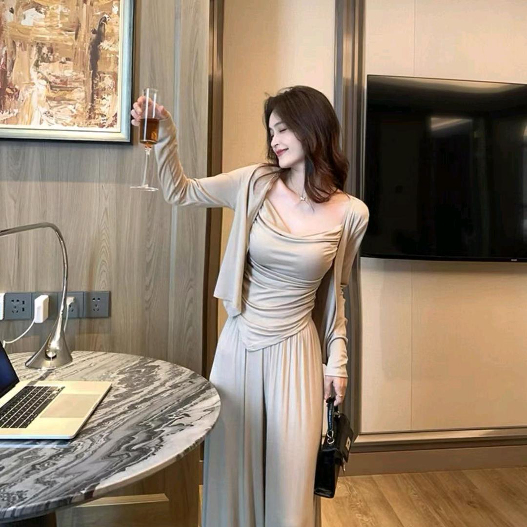 初见女装工厂店