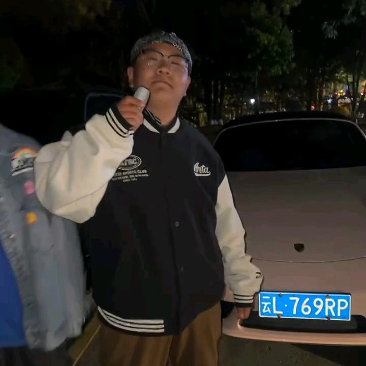 振北二手车销售  小吴