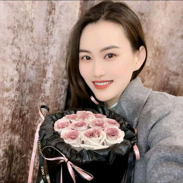 卖化妆品的悠悠