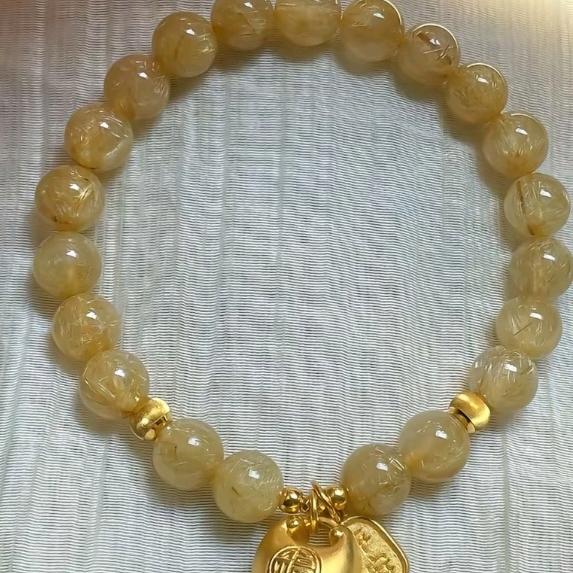 (๑˙❥伴李左右˙๑)