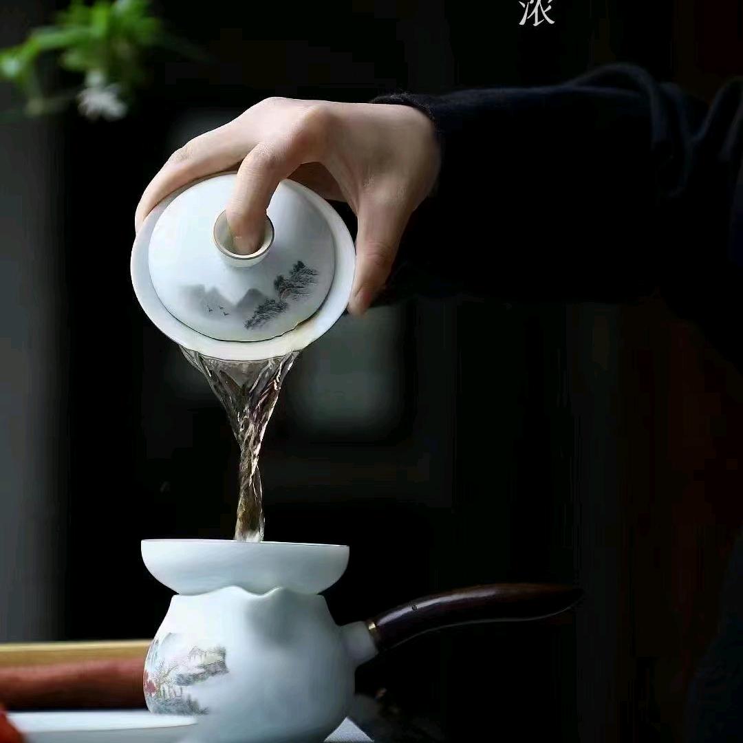 釉里云间