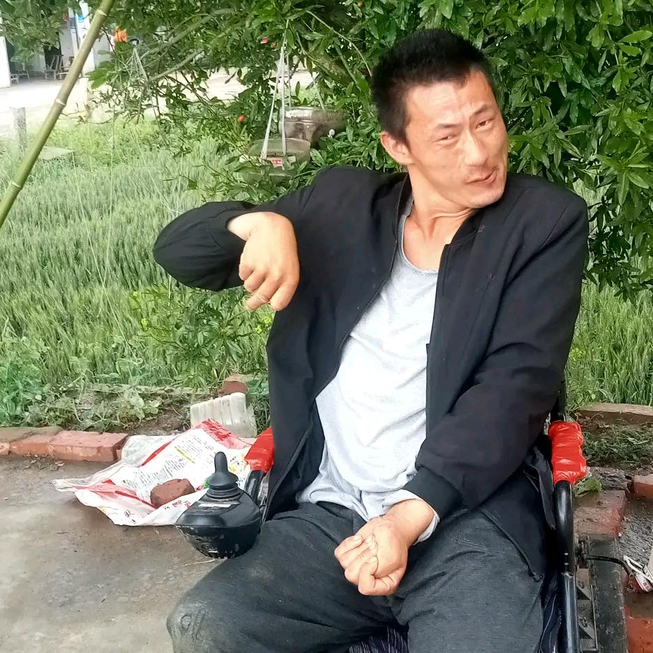 生活太多苦(21:30开播)