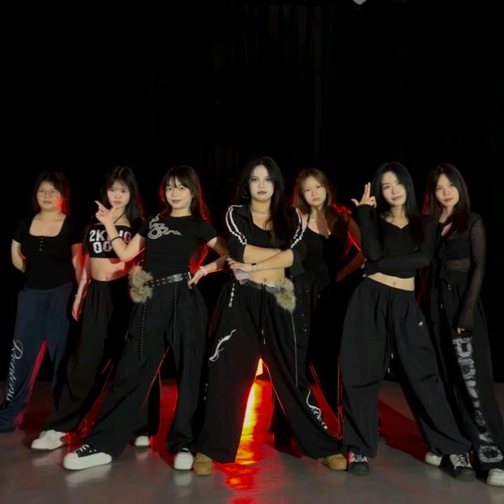 定南星舞派舞蹈教务老师