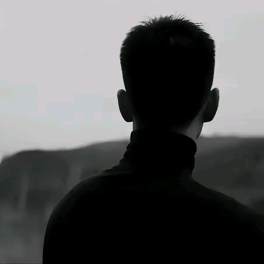 弯刀划过红玫瑰 英雄也曾流过泪