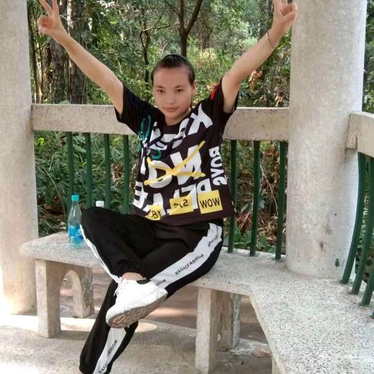 东妹，就是快快乐乐