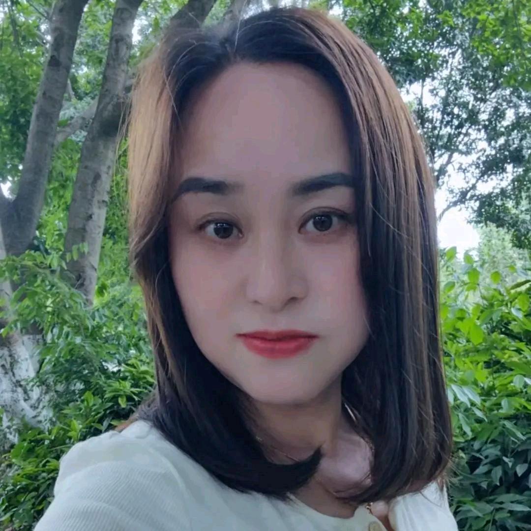 颜儿宝宝爱臭美