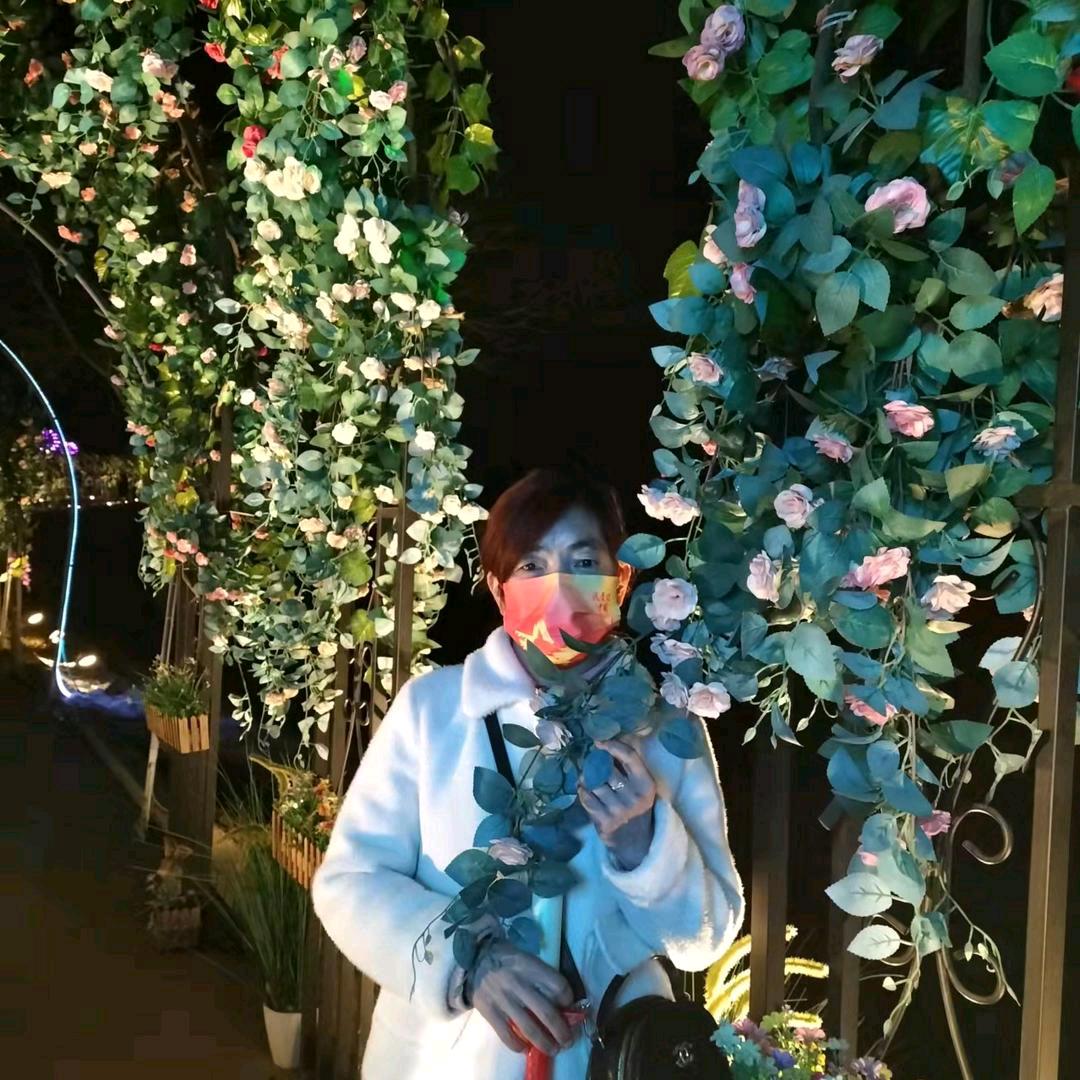 路上有你陪着我