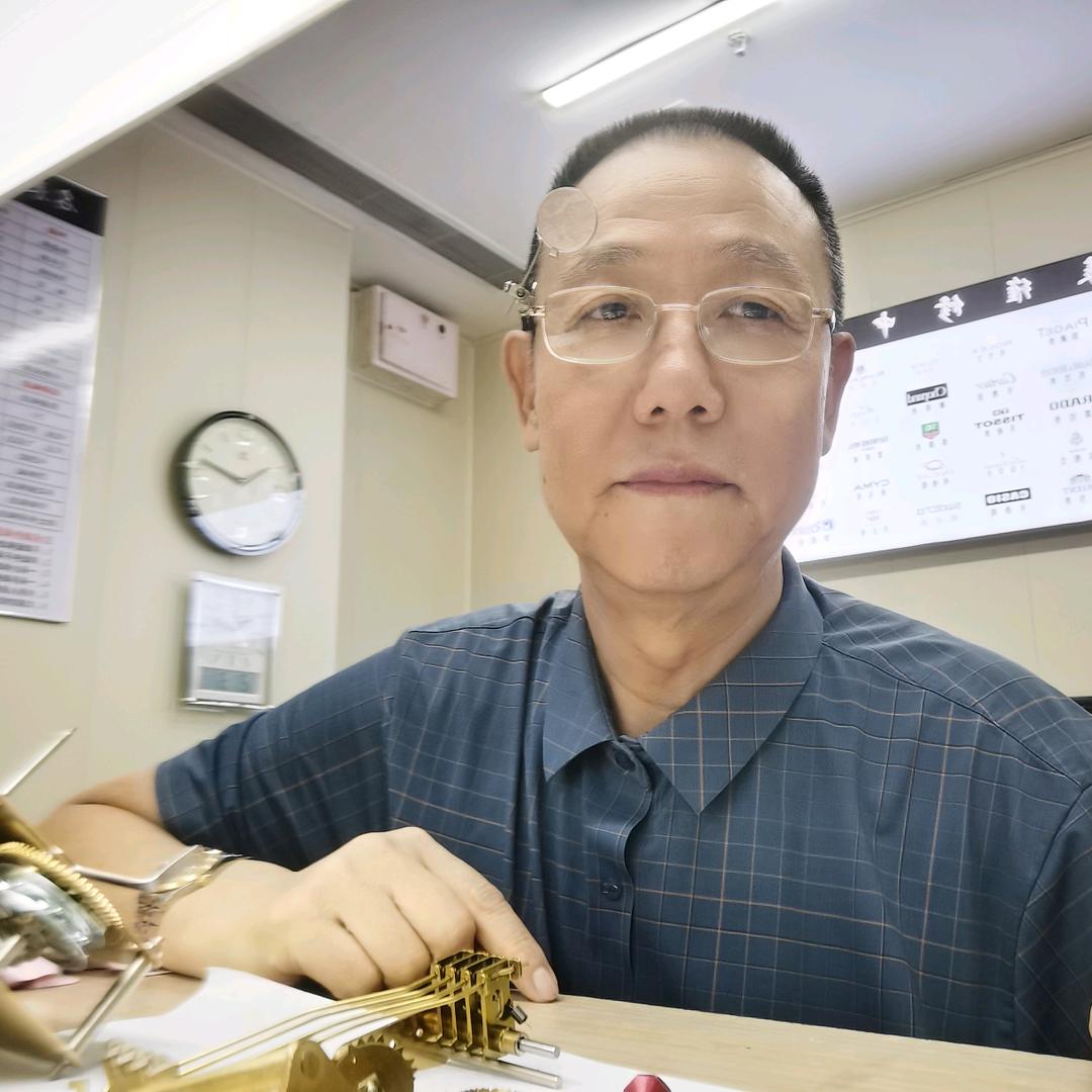 河西区鸿利博雅钟表店