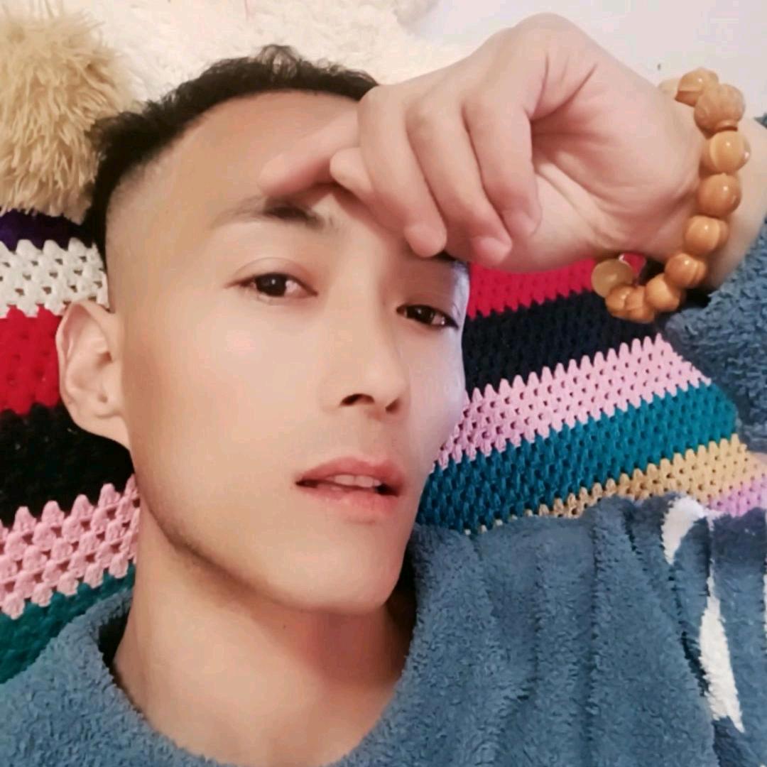 仔(๑• . •๑)仔