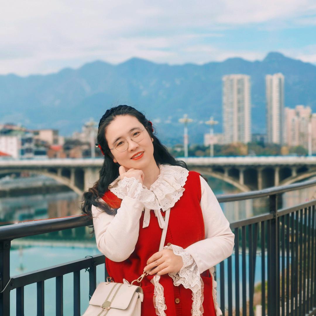 爱拍照的春姐