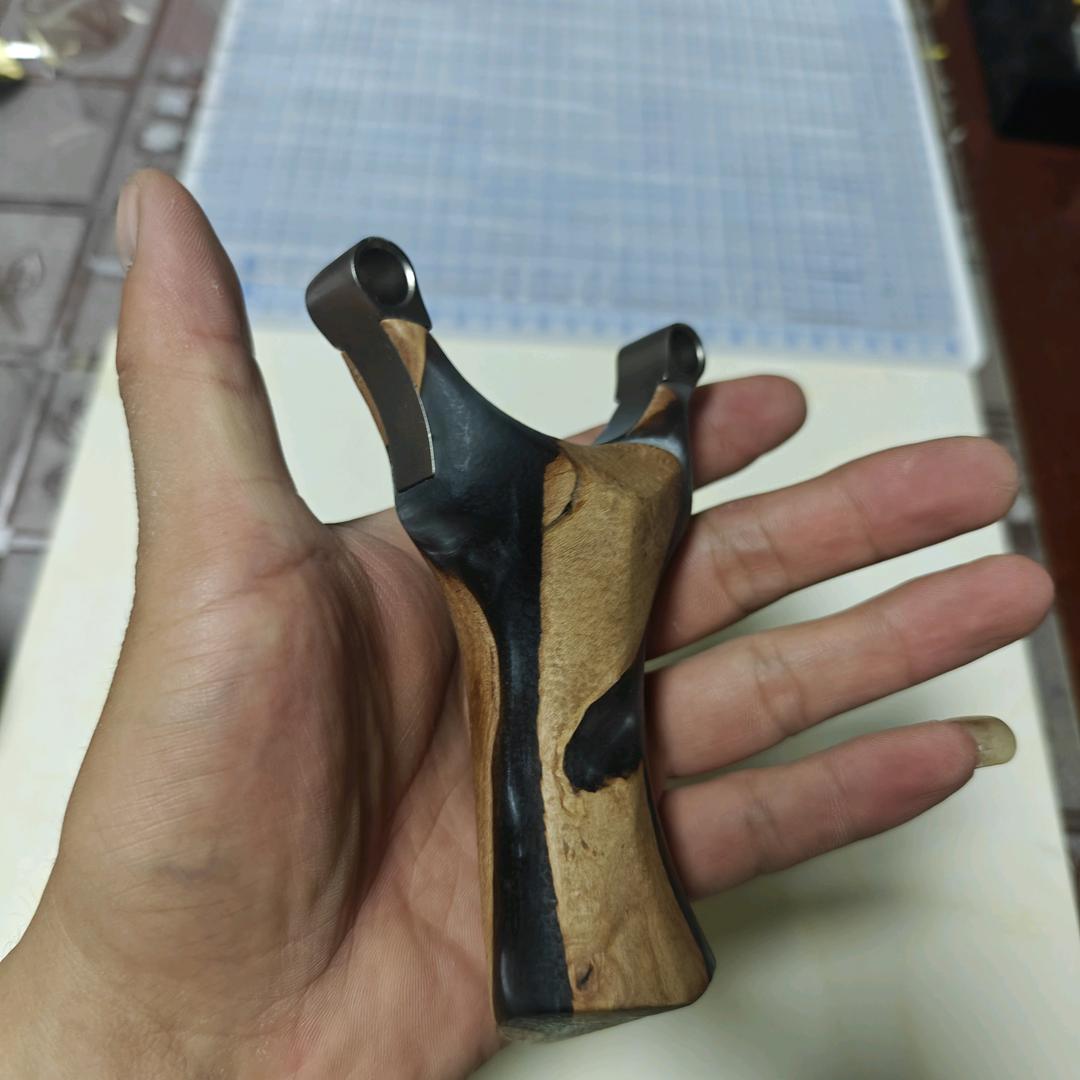 带领全村老少玩弹弓