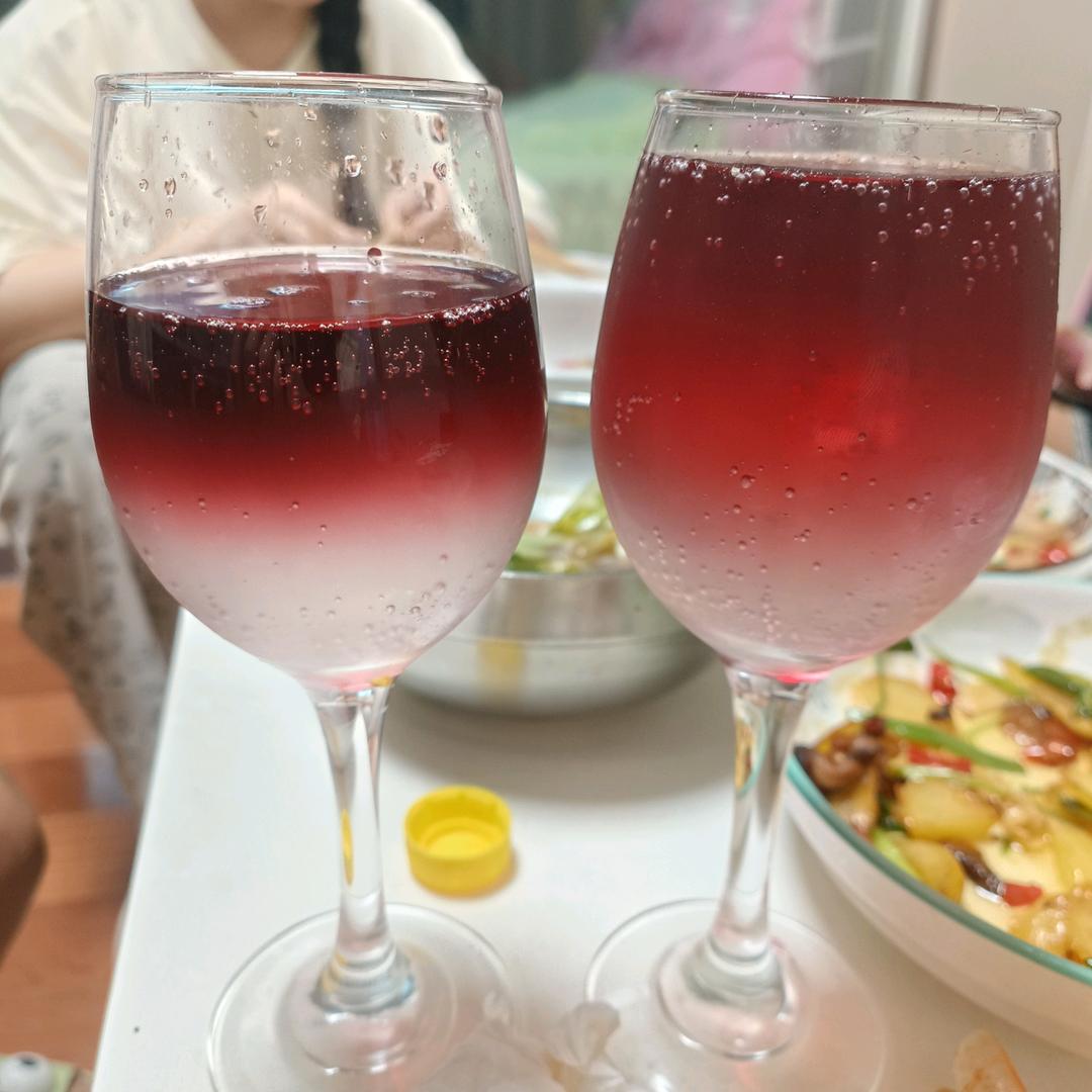 {莓莓爱摆烂}
