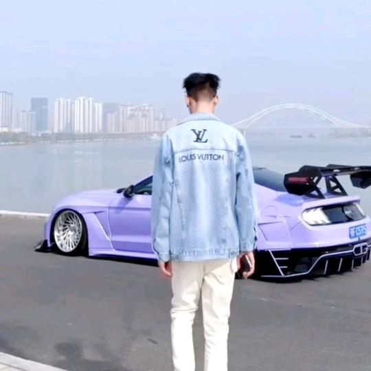 哦小名叫杨建。