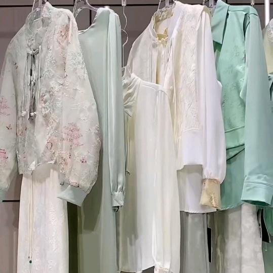 小土豆女装折扣店