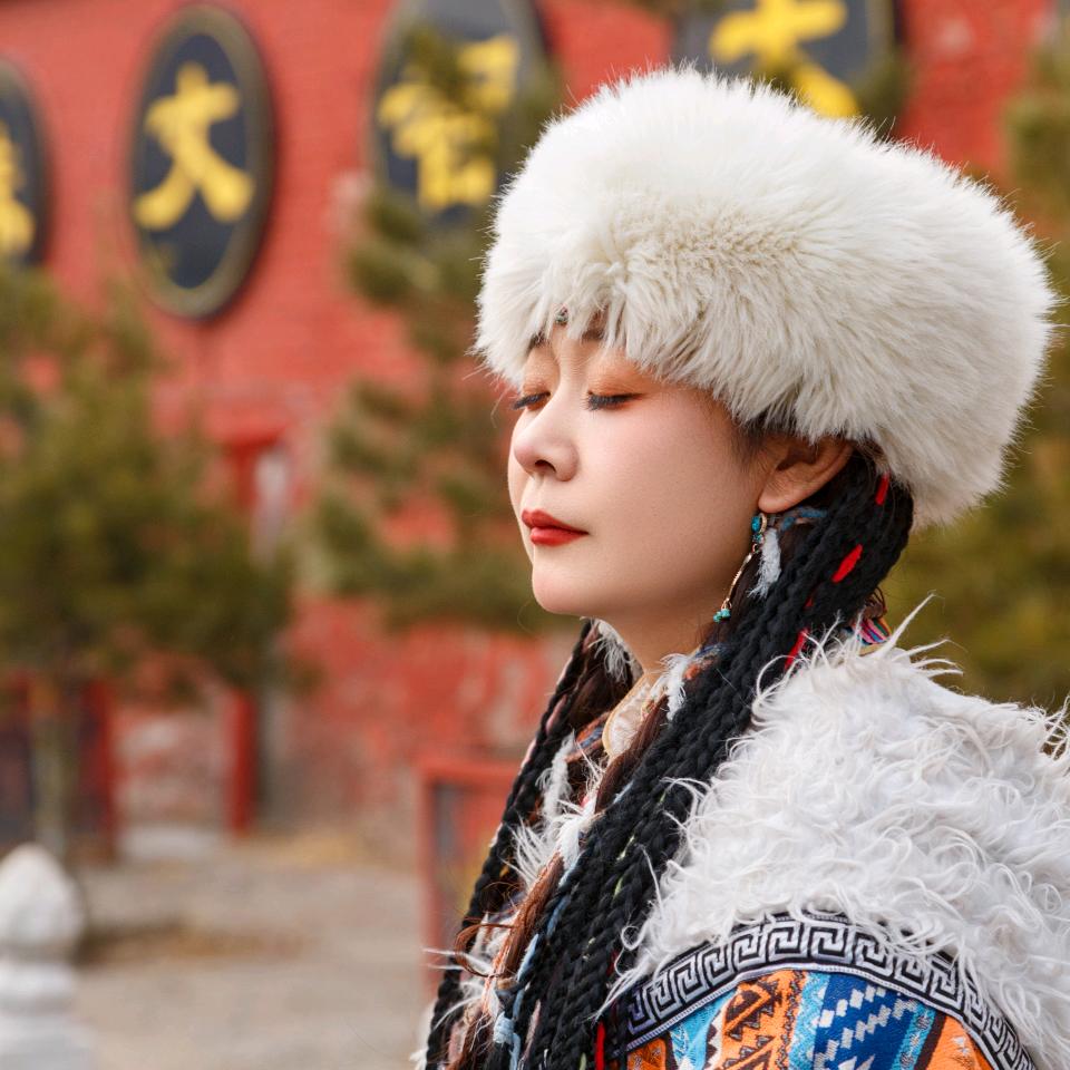 80后美缝瓦工小夫妻